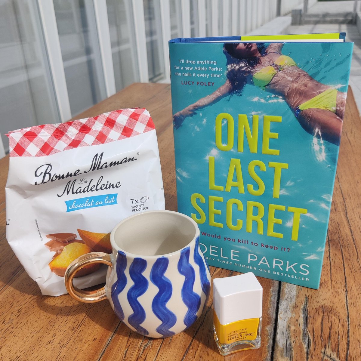 HQ Stories tweet media