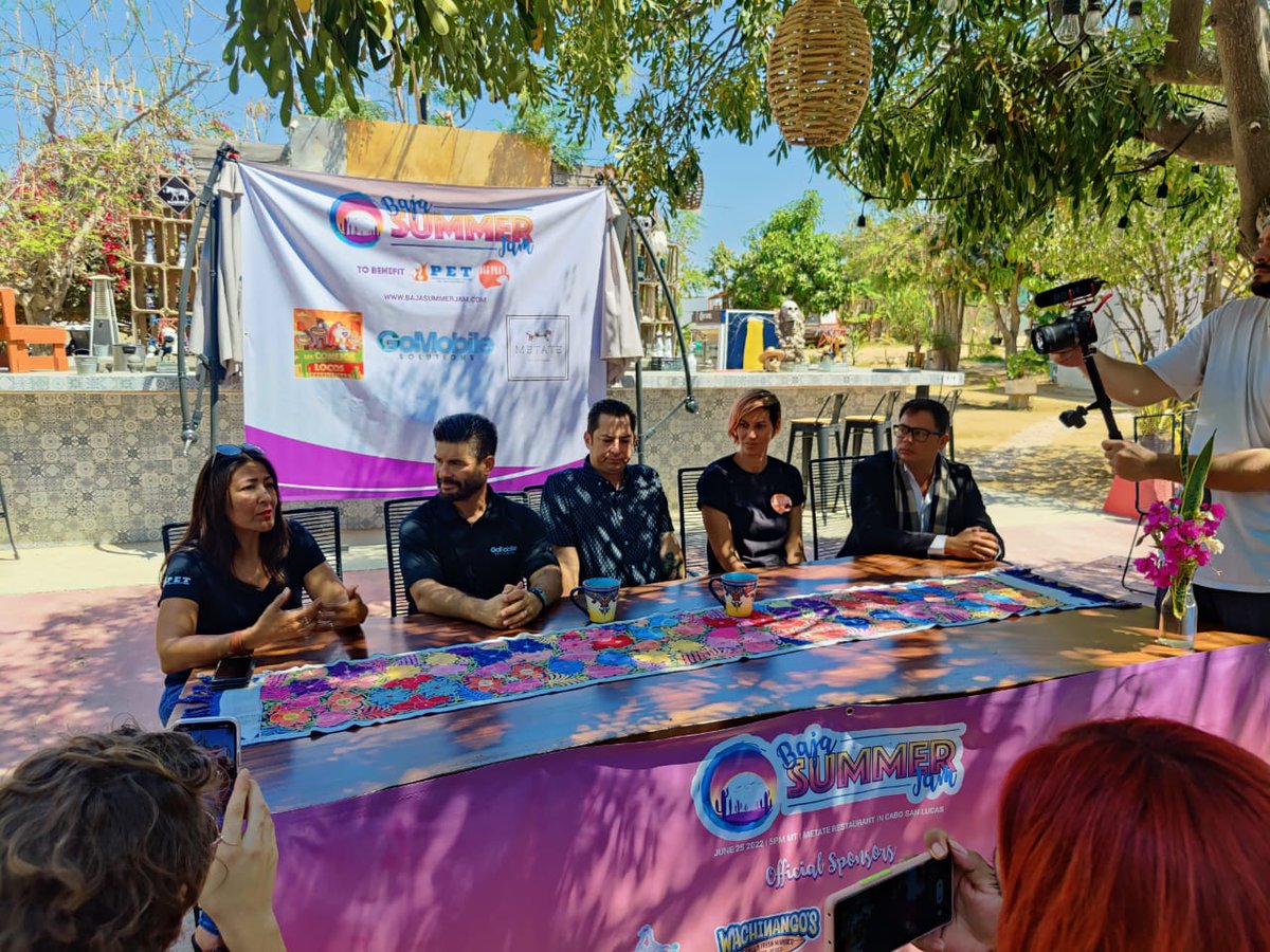 LuisAngelTonala's tweet photo. Muy emocionado con la invitación a participar en el evento con causa "Baja Summer Jam" donde estaré pintando en vivo, y al final se subastaran mis obras y lo recaudado será donado a las A.C. PET Los Cabos y Dog Prama que cuidan de perritos en situacion de calle. #TonaláPresente https://t.co/LqhZGx2Q2T