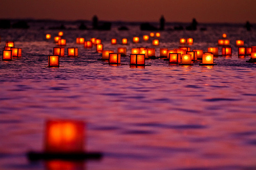 Floating Lanterns, Honolulu, Hawaii #FloatingLanterns #Honolulu #Hawaii kevinsharma.com