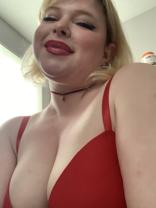 On and ready to seduce you 🍓💋 https://t.co/s9yPRciuCX