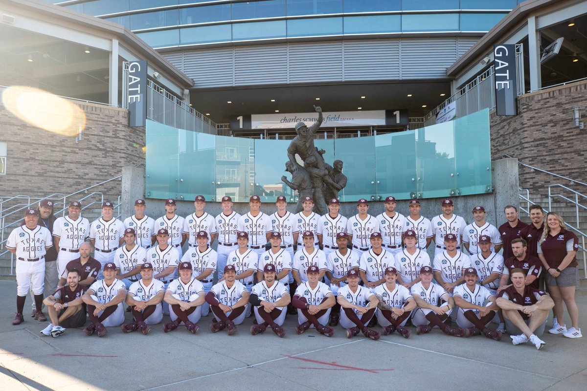 BarstoolTexasAM's tweet photo. this team ❤️ https://t.co/E0Bkc5sGy8