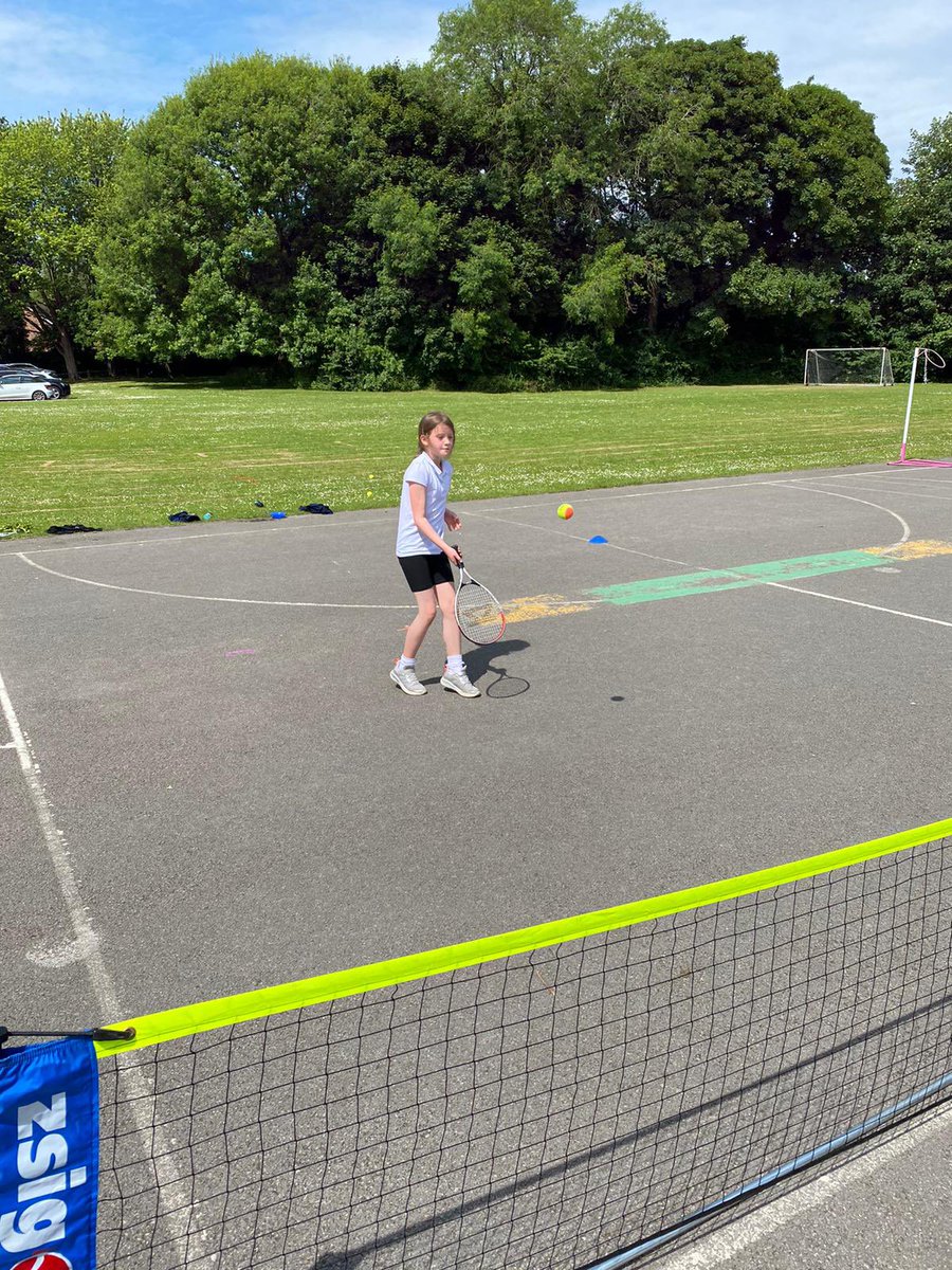 Broadoak_PE's tweet photo. Well done to our Year 3/4 boys and girls who took part in our cluster tennis competition this afternoon. Second place 🥈 You all played really well 😁 @Broadoak_Year3 @Broadoak_Year4 #Tennis #TeamBroadoak https://t.co/Btyhhxkay1
