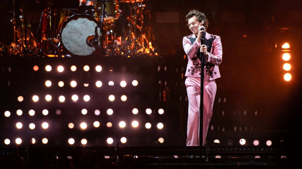 Scotiabank Arena (@ScotiabankArena) on Twitter photo 2022-06-16 19:42:38 On This Day in 2018: @Harry_Styles brought Harry Styles: Live On Tour to #ScotiabankArena! 💕 We can't wait to be Harry's House for Love On Tour on August 15 & 16! 📸: Tom Pandi On This Day in 2018: @Harry_Styles brought Harry Styles: Live On Tour to #ScotiabankArena! 💕 We can't wait to be Harry's House for Love On Tour on August 15 & 16! 📸: Tom Pandi