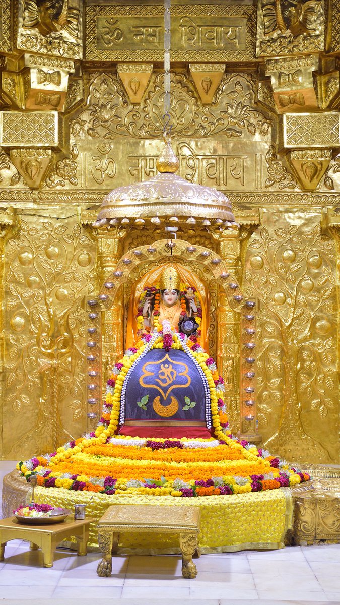 Somnath_Temple's tweet photo. श्री सोमनाथ महादेव मंदिर,
प्रथम ज्योतिर्लिंग - गुजरात (सौराष्ट्र)
दिनांकः 16 जून 2022, ज्येष्ठ कृष्ण द्वितीया - गुरुवार 
सायं शृंगार
06222225 https://t.co/PXdw87fZld