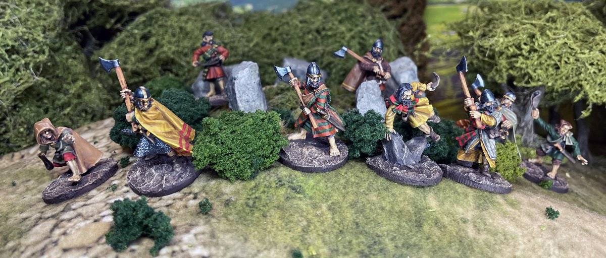 panzerkaput's tweet photo. I have finished my Welsh Knights, with the axes and slingers for Barons' War and I think I am close to 500 points of painted figures now. These are lovely Matthew Bickley sculpts, full of character and lovely poses. #thebaronswar #fsinspired #thewelsh #warhost #footsore https://t.co/lHByYailXM