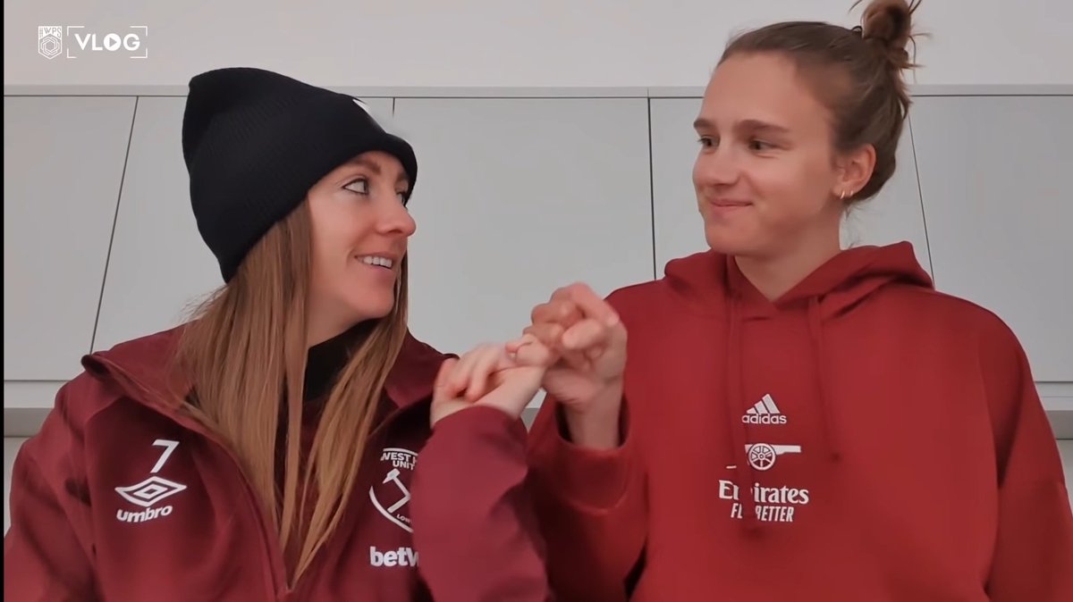 eivlisrs's tweet photo. And the way Lisa looks at Viv too 🥰😘❤️‍🔥❤️‍🔥❤️‍🔥 https://t.co/w4APHaH5GW