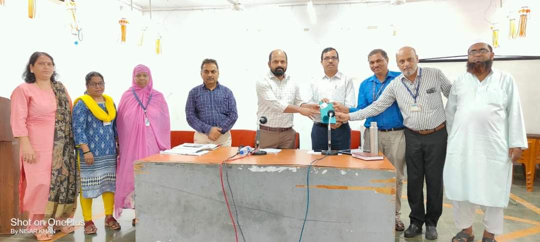 mybmcedu's tweet photo. यावेळी शिक्षणाधिकारी @rajeshkankal ,@rajuamirtadvi  संबंधित विभागाचे उपशिक्षणाधिकारी तथा अधीक्षक उपस्थित होते. https://t.co/OtimBOiFRn