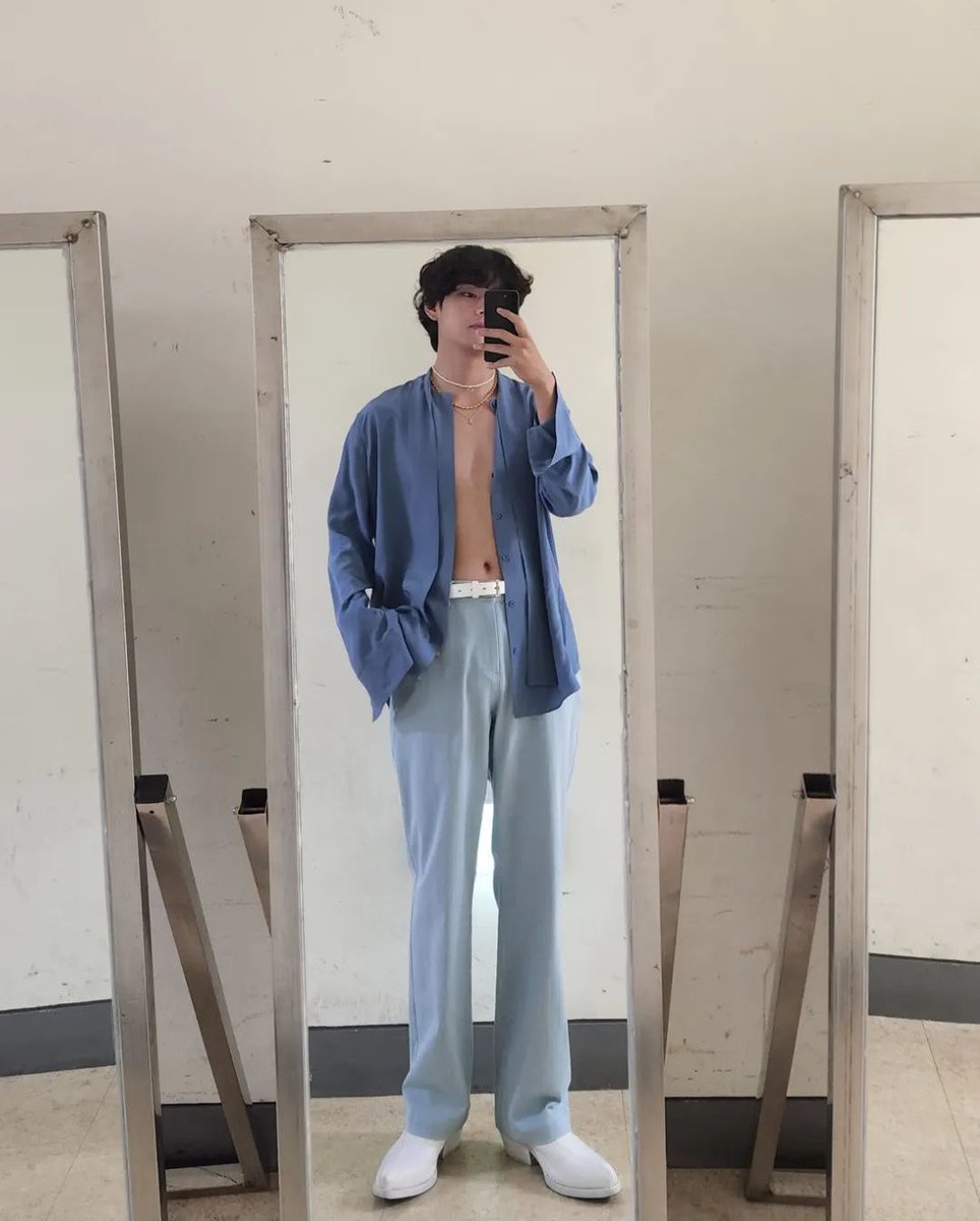 thvgosolo's tweet photo. LO HIZO❤️‍🩹❤️‍🩹❤️‍🩹❤️‍🩹 kim taehyung el único varon en el que se puede confiar https://t.co/UxkXQnfbmJ