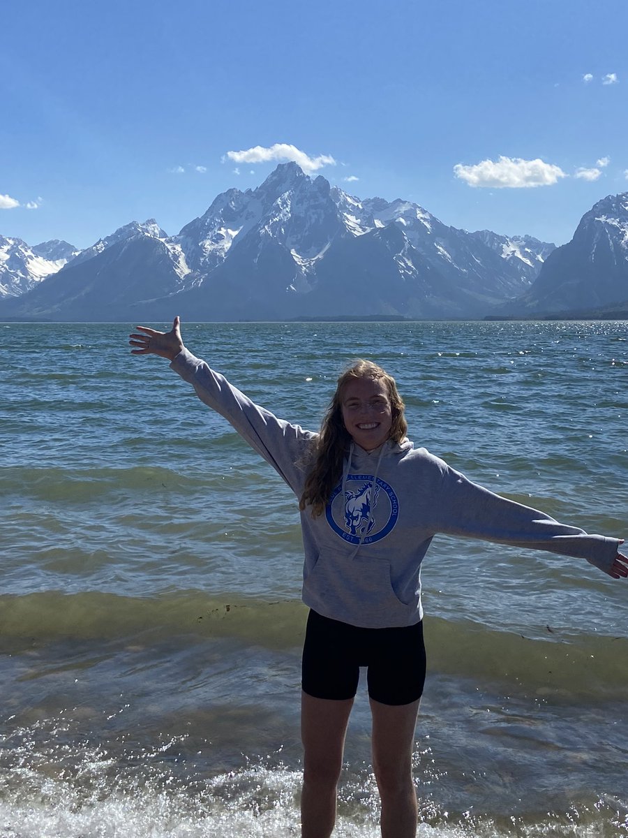 MsCoxEL's tweet photo. Reppin’ my @BREMustangs on our @CPSScience trip to the Tetons! 💙🐎 https://t.co/kvW1yWMx1f