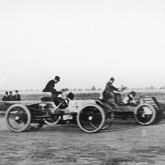 FordRacing's tweet photo. #TBT Even before there was a Ford Motor Company, there was a Ford racing to win. Henry Ford's upset victory on track on Oct. 10, 1901 in the Sweepstakes race car (No. 4) helped him attract investors to start the Ford Motor Company on this day in 1903. 
Happy 119th birthday @Ford! https://t.co/ASR0RdmGSv