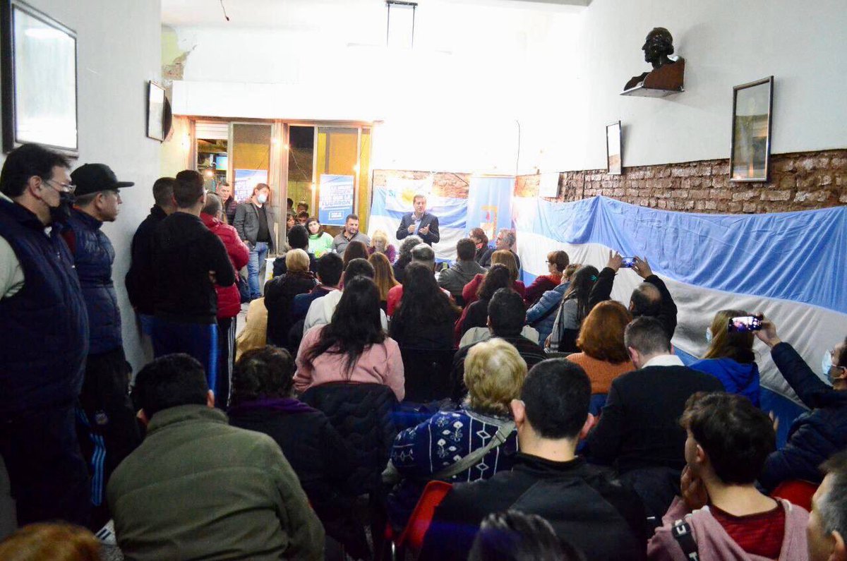 VILLA SANTA RITA 📸✌🏻

¡Que la deuda la paguen los que la fugaron! 👉🏻 Llevamos esta consigna y este proyecto de ley a todos los barrios de la Ciudad. 💪🏻

Gracias a todas y todos los que nos acompañaron ayer en la Comuna 11. ❤️