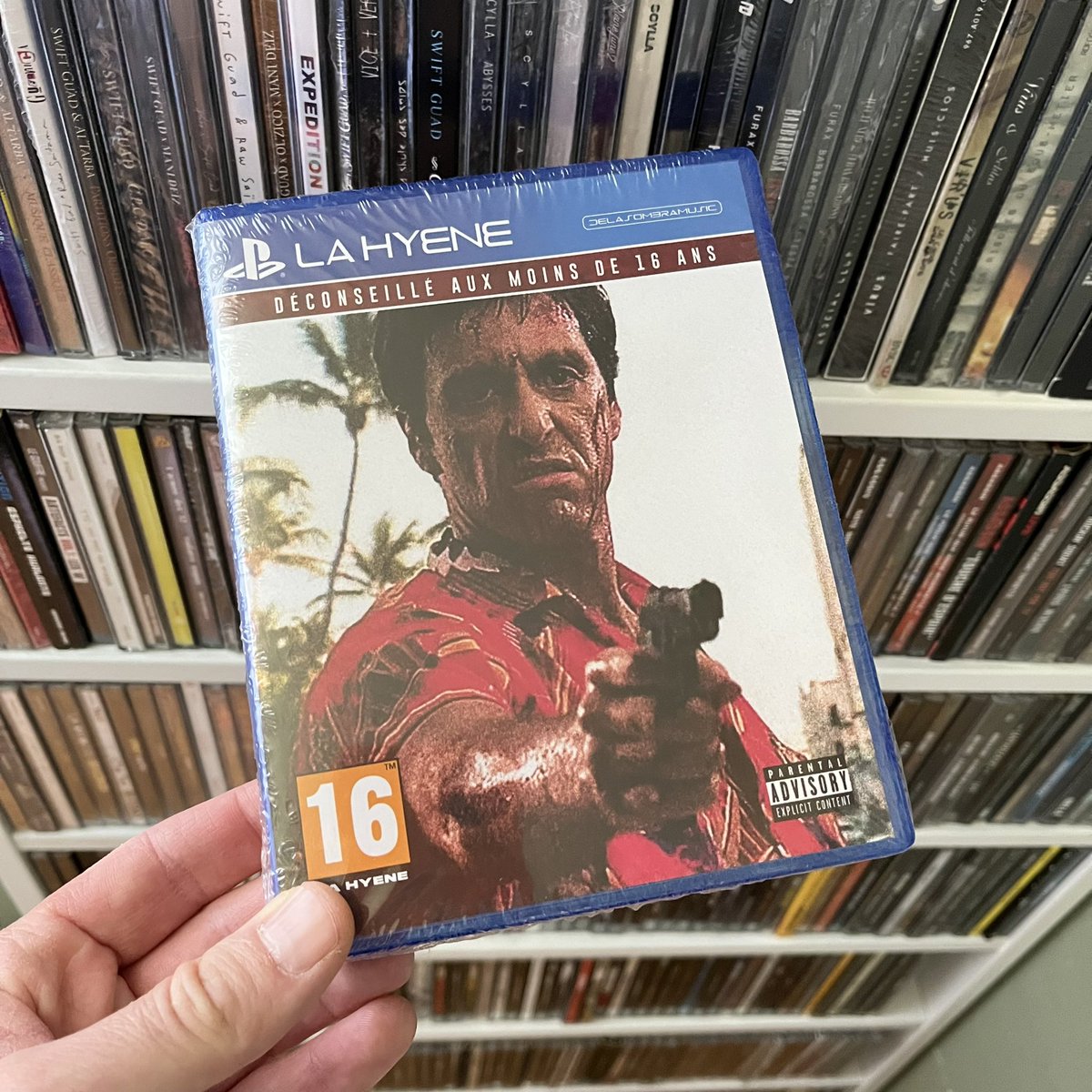« Déconseillé aux moins de 16 ans » de <a href="/lahyenezerr400/">la hyène</a> 😍🔥🔥🔥 Premier CD au format « jeux vidéo », c’est super sympa, par contre c’est galère à ranger dans les étagères de la collection 😅