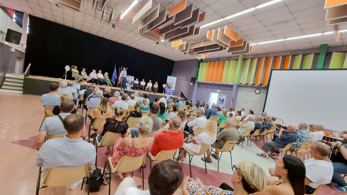 musso2022's tweet photo. Tout cela jalonné tout au long de la semaine par le merveilleux travail de nos militants sur le terrain aux quatre coins de la circonscription pour du collage, des boitages et du tractage. https://t.co/POJN3q9btY