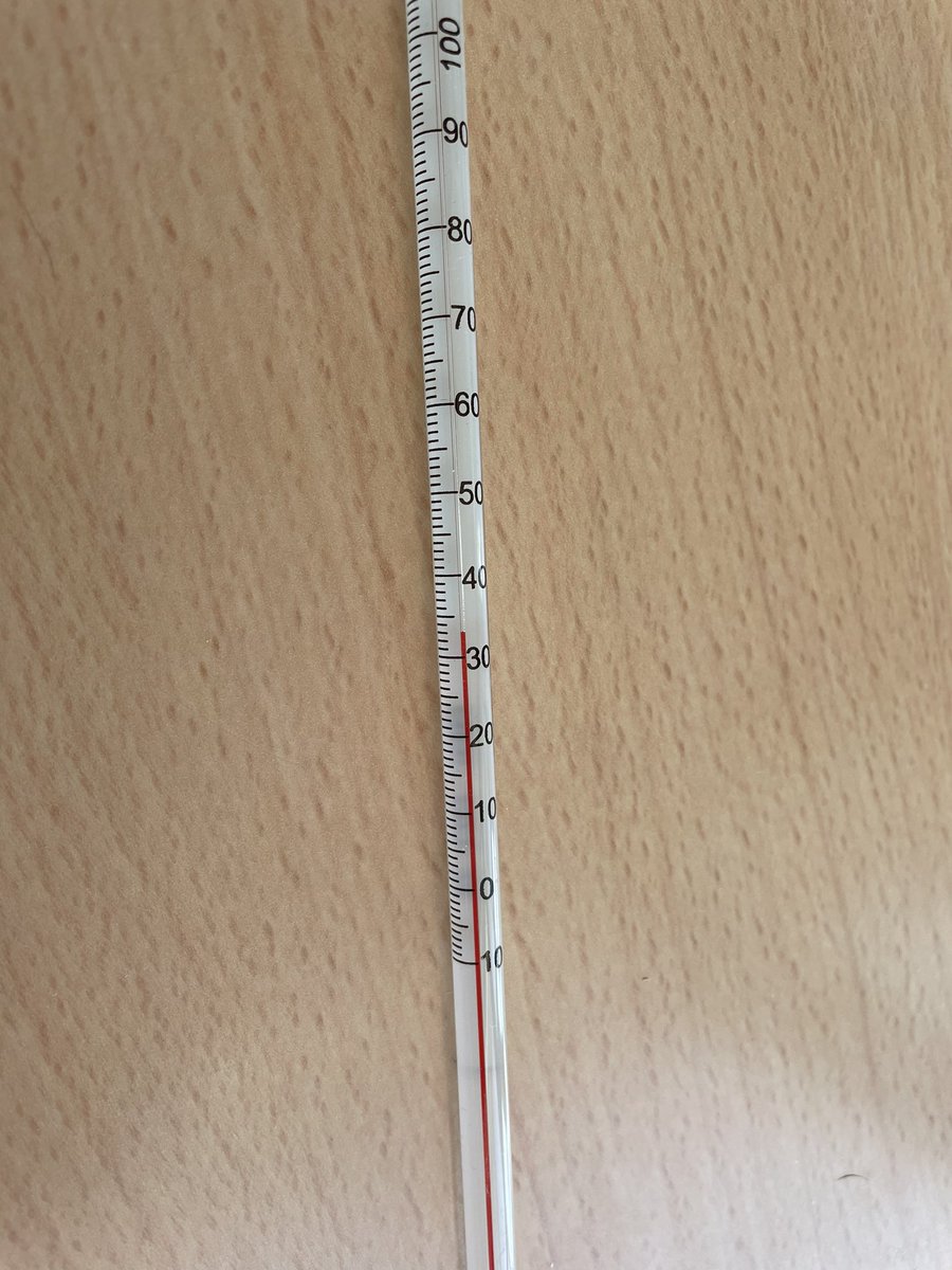 nuria_morato's tweet photo. Temperatura dins una aula de l’Institut Les Margues (Calldetenes) #onadadecalor #departamentdeducació https://t.co/VLKoscqlc5