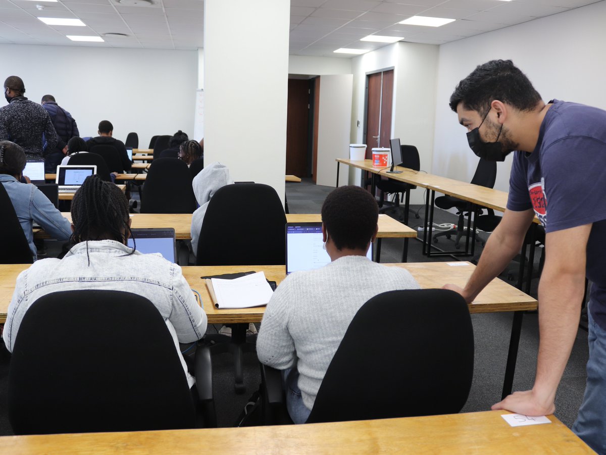wethinkcode's tweet photo. 500+ young people graduated☑️
93% placement in permanent employment☑️
60+ partners that sponsor and/or hire our graduates☑️
And counting... Apply for our tuition-free programme today: https://t.co/mOCZpOPaLs #YouthDay #YouthDay2022 https://t.co/xHOLuL2L7g