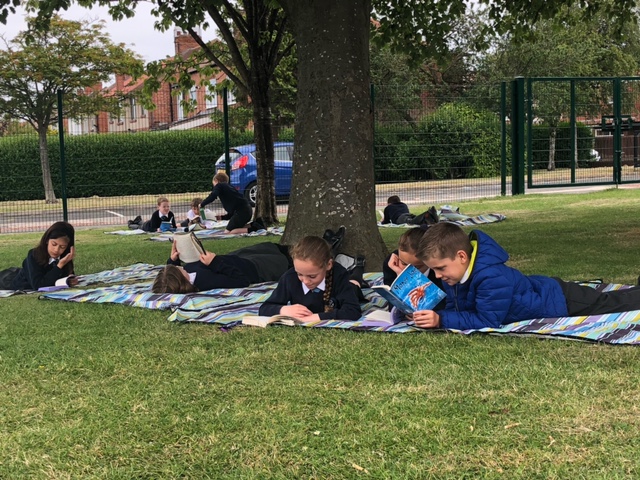 valleygardensnt's tweet photo. Y5 Reading Club making the most of today's lovely weather. Is there really a better way to spend a lunch break? #vgmsreading #vgmsreadingclub #readingrugs https://t.co/G8TcYppCc4