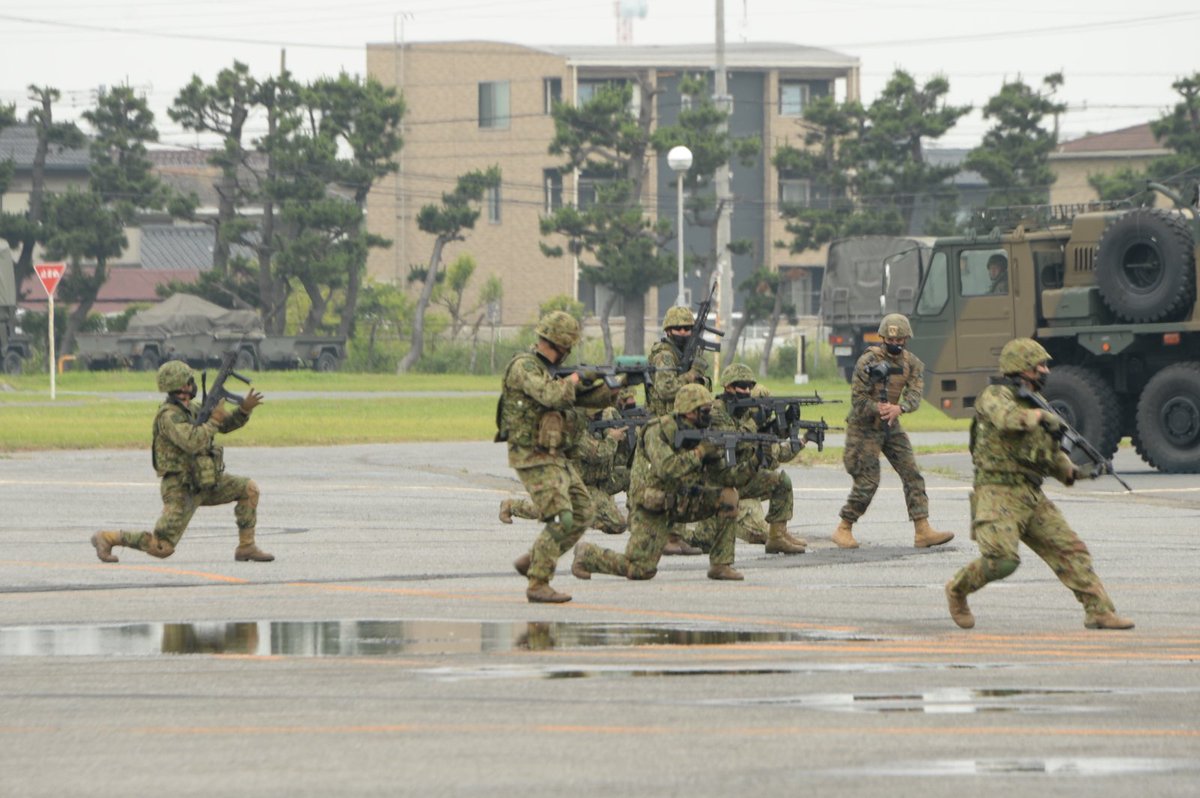 Japan_GSDF's tweet photo. JGSDF held a capability demonstration (demo.) as a program of the Pacific Amphibious Leaders Symposium 2022 (#PALS22). In this demo., we have introduced #JGSDF #JMSDF collaboration, and JGSDF #USMC bilateral activities in littoral area operations to participating countries. https://t.co/WNk1oLIS1e