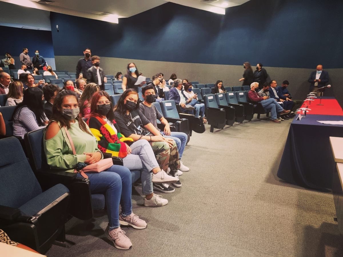 P22UDG's tweet photo. 📢El día de ayer nuestros alumnos participaron en el programa "Líder Social, Certamen de Proyectos Socialmente Innovadores”, obteniendo tercer lugar.📢

¡Son un #OrgulloPrepa22 !

🥉🙋🏻‍♀️🙋🏾🙋🏼‍♂️

@sems_udg 
@rvillanueval 
@CesarBarbaD https://t.co/wAkuk8BXbY