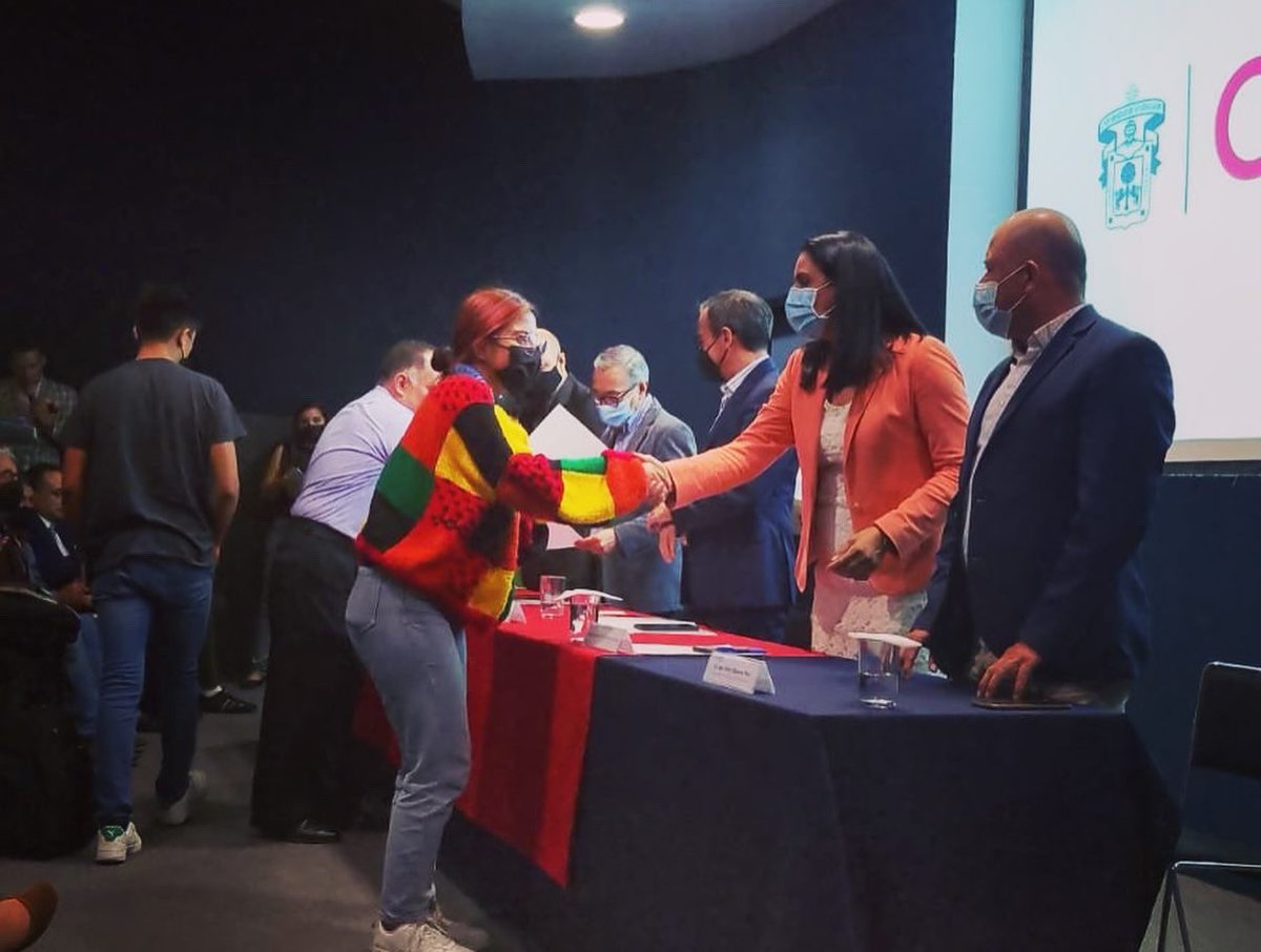 P22UDG's tweet photo. 📢El día de ayer nuestros alumnos participaron en el programa "Líder Social, Certamen de Proyectos Socialmente Innovadores”, obteniendo tercer lugar.📢

¡Son un #OrgulloPrepa22 !

🥉🙋🏻‍♀️🙋🏾🙋🏼‍♂️

@sems_udg 
@rvillanueval 
@CesarBarbaD https://t.co/wAkuk8BXbY