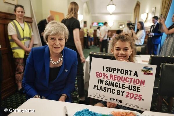 GreenpeaceUK's tweet photo. Yesterday inspiring young people from across the country who took part in the #BigPlasticCount went to Parliament to speak to politicians - to share their findings and urge them to take action to tackle the #PlasticCrisis! 

Here’s what they got up to🧵👇 https://t.co/sqERP5ZHff