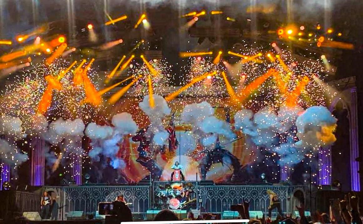 Pyrotechnics💫#TBT to <a href="/DownloadFest/">Download Festival</a> last weekend on stage with <a href="/IronMaiden/">Iron Maiden</a> 🤟For info on pryo, technician hire for rigging and derigging then give us a call or email
📞01444 487500
✉️info@sfxsupplies.co.uk