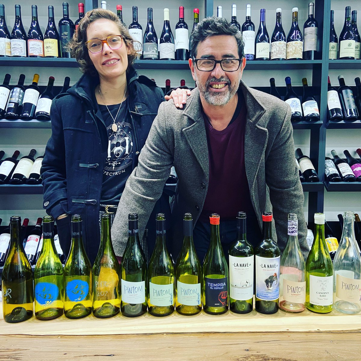 OzonoWines's tweet photo. Gracias Cami & Gaby, maravillosa #DegusEnOzono un recorrido por Canopus, su pasado, presente y futuro!! #YLaNaveVa #Pintom #ElCepillo #VinosDelFrio #VinoArgentino https://t.co/TzelZUeuTH
