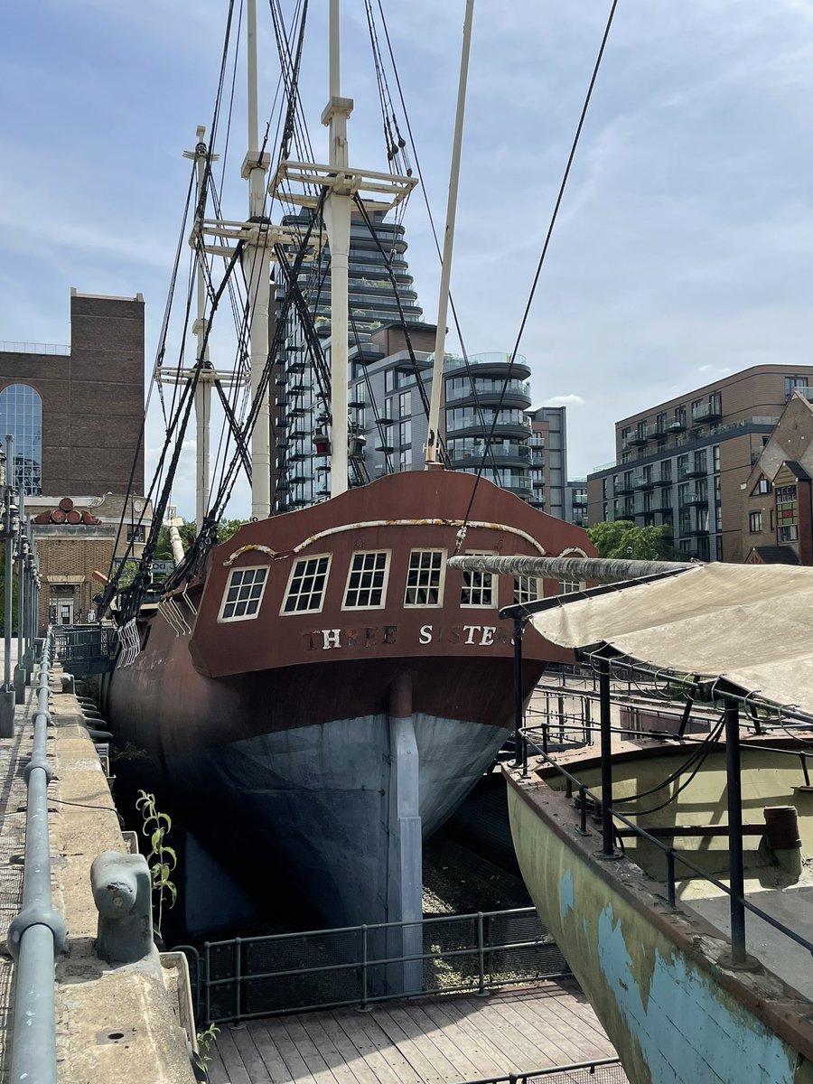 Great to see #London so packed under the ☀️ and wonderful to hear so many informative insights about use cases of #ai at #aisummit - @TobaccoDockLon