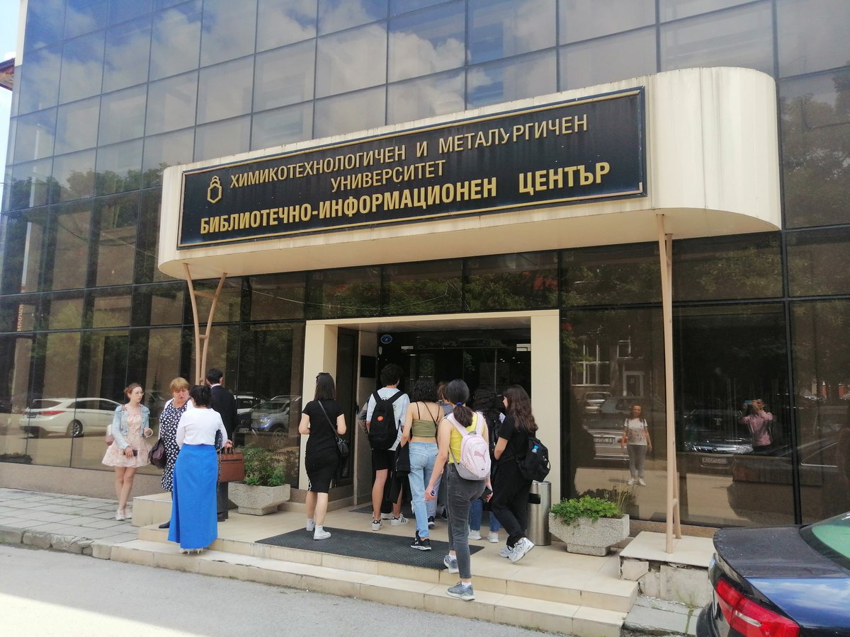 mudurant's tweet photo. Erasmus+ Projesi kapsamında bugün Sofya Teknik Üniversitesini ve bu üniversitenin Kimya bölümünü ziyaret ettik. @bahcesehir_k12 @HUSEYiNSARI07 @kadirsari_offcl @sbalci07 @Cevlik_f @Duru6174 @bahcesehirant @NayYesim @SemraDemyr https://t.co/ii4WlZioOm