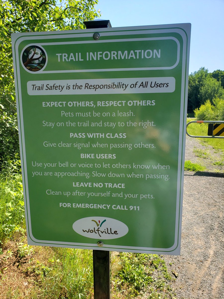 Pass with class! Awesome signage on the #HarvestMoonTrail Thank you <a href="/TownOfWolfville/">Wolfville</a>