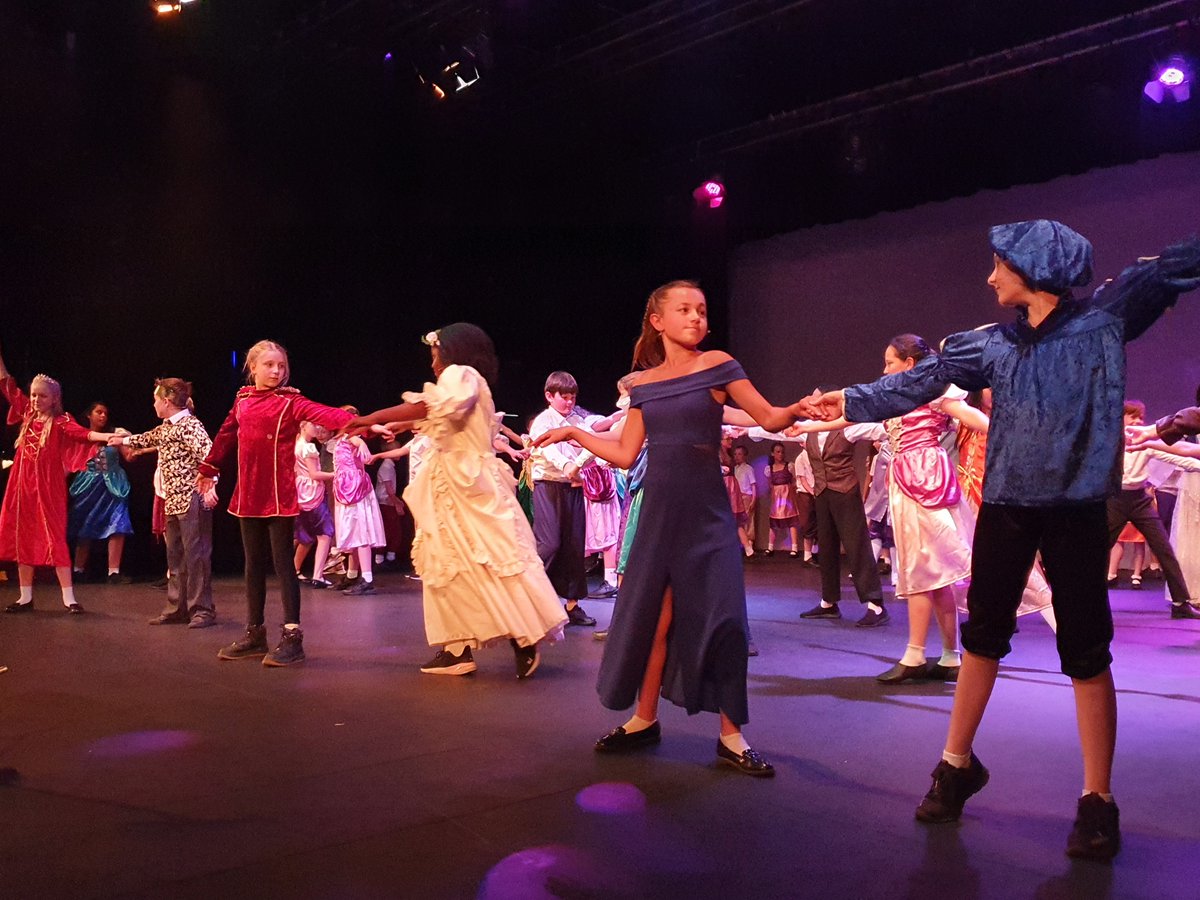 Excitement is building ahead of Year 5 &amp; 6's performance of 'Sherlock and Cinders' at <a href="/StagSevenoaks/">The Stag Sevenoaks</a> this evening.  Break a leg! #sherlockandcinders #rh7 #discoverradnor