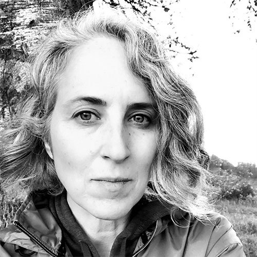 "Fallen petals fan 
across the photo on your bedside table 
Air pollution and low socioeconomic      You’ve knocked it over, again..." —from "Associations with impaired cognitive function, my mother’s necklaces" by Jenny Della Santa <a href="/jdellasanta/">John DellaSanta</a> brackenmagazine.com/issue-ix/assoc… #poetry