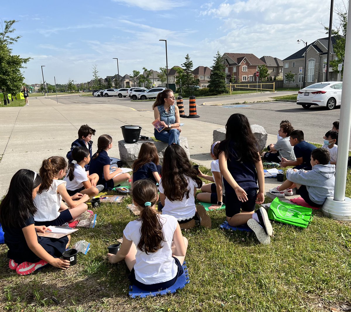 GuardiangelsWB's tweet photo. Taking the learning outside today. Ms. Morson’s Ss explore the life cycle of a plant. #lifesystems #fortheloveoflearning @STREAM_ycdsb @DomenicScuglia @RocchinaAntunes https://t.co/I0M59nyqfk