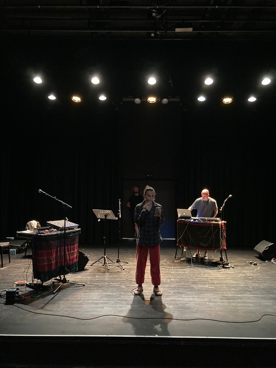 FMediterrania's tweet photo. Rodin Kaufmann, Azucena Momo i Louis Pezet estan fent residència artística a Balaruc per preparar ficus·indica, espectacle musical i poètic de l'#Obradordarrel que gira al voltant de la figura del trovador.
En son coproductors amb #leSilO @mcaliteraria @LaMarfamusica i @IRLlull. https://t.co/cTxwciyKO7