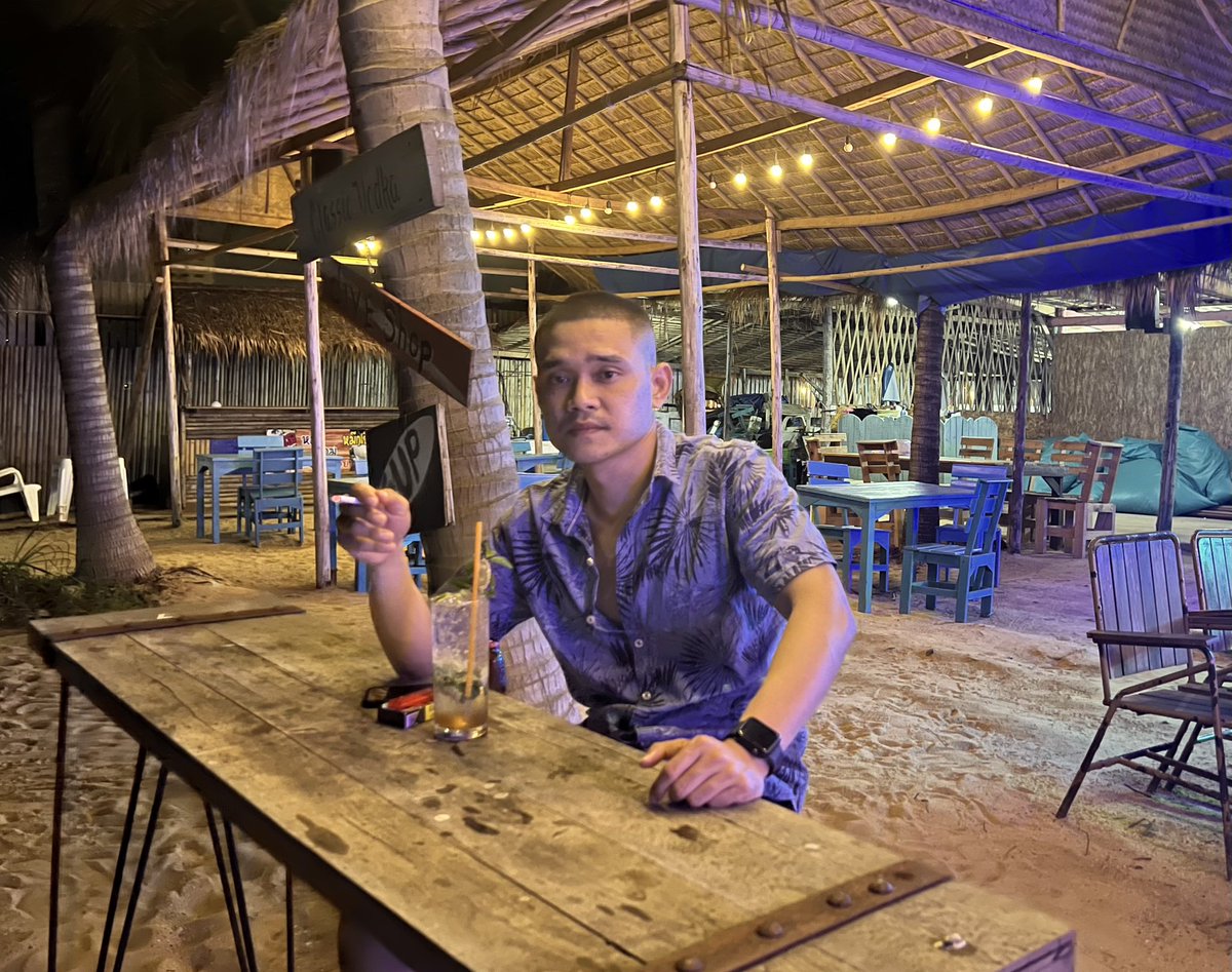 Akimzblues's tweet photo. ทิ้งบางอย่างไว้ข้างหลังเพื่อการเริ่มต้นใหม่ 🥃 https://t.co/JHyjhoRC3U