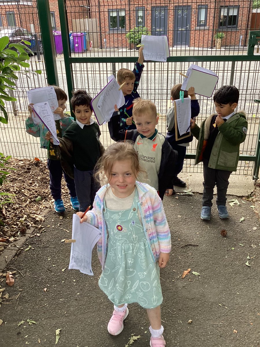 SSmith_mlp's tweet image. We did a traffic survey this week for our transport topic. We spotted lots of different vehicles. #scln #Communication #languageresource @MabLanePri