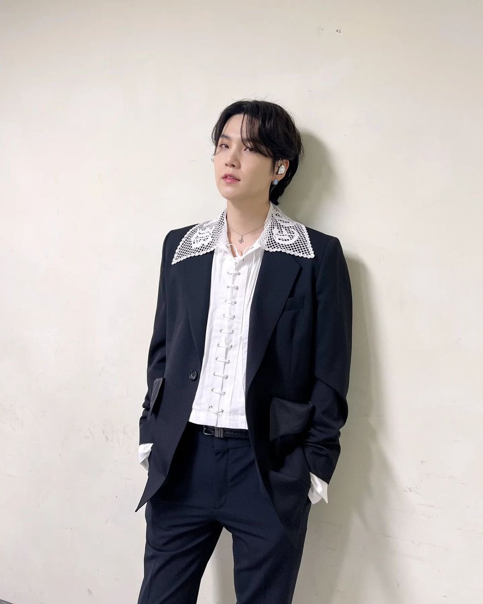 CloutNewsMedia's tweet photo. SUGA is handsome in newly shared pictures on his instagram 🖤✨

#suga #minyoongi #yoongi #bts https://t.co/7upAPpznrs