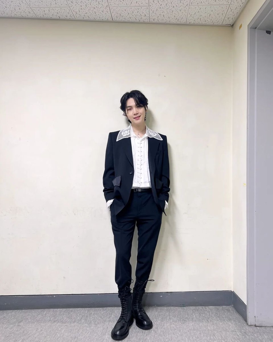 CloutNewsMedia's tweet photo. SUGA is handsome in newly shared pictures on his instagram 🖤✨

#suga #minyoongi #yoongi #bts https://t.co/7upAPpznrs