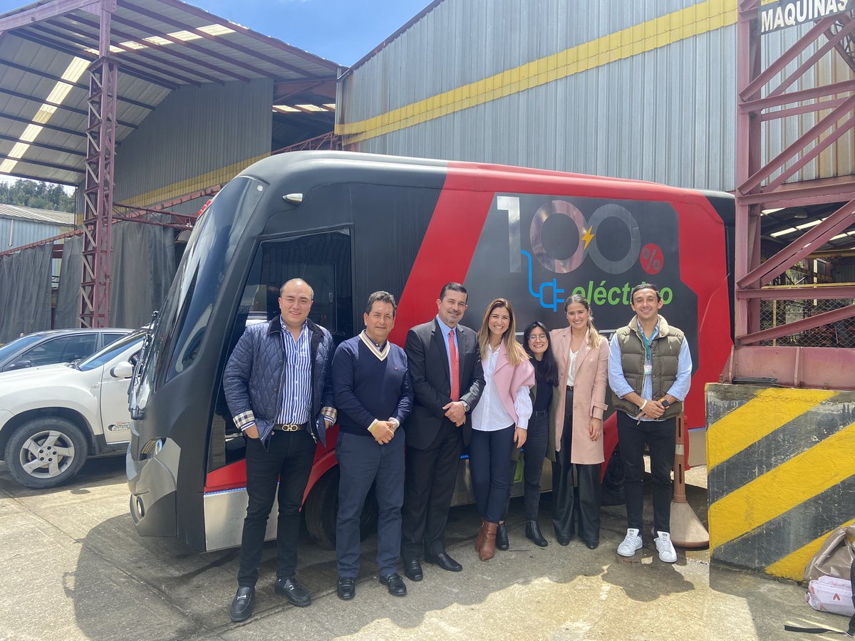 Felices de conocer el primer prototipo de camión eléctrico elaborado en Colombia, en Boyacá, gracias a nuestro proyecto #innovaciónMásPaís <a href="/InnovacionANDI/">Innovación ANDI</a> Felicitaciones <a href="/tractec1/">TRACTEC</a> por seguir aportando a la transición energética @SEmpresarialBoy <a href="/ANDI_Colombia/">ANDI</a>