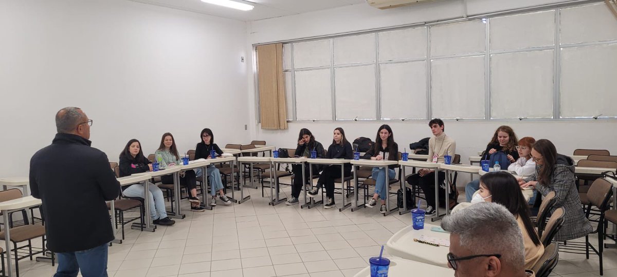 intercomsul2022's tweet image. A oficina de Felicidade: descubra seu Ikigai já começou no #IntercomSul2022. “Felicidade é uma filosofia japonesa que envolve a busca interior, a busca de saber quem eu sou”, explica o ministrante Robson Freire.