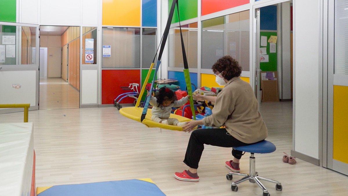 GOIB_Social's tweet photo. Facilitam la detecció i atenció primerenca a ➕ de 1.600 infants amb dificultats de desenvolupament i a les famílies.

➕ de 143.000 sessions el 2021 amb 5,7 M€.

123% ➕ de sessions des de 2015.

Dia de l'Atenció Primerenca

#EnfortimElsServeisSocials
ℹ️ https://t.co/rH9qIvcUNI https://t.co/ttfCwiYB9q