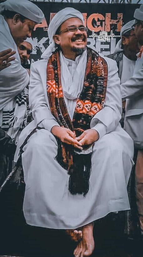 Jibara09's tweet photo. Sosok ulama yg lurus dan tegas dalam menegakan amar makruf nahi mungkar,sangat di benci kaum kafir dan orang2 munafik
#2024IkutKomandoIBHRS
#2024IkutKomandoIBHRS https://t.co/lU7d7Ltp6G