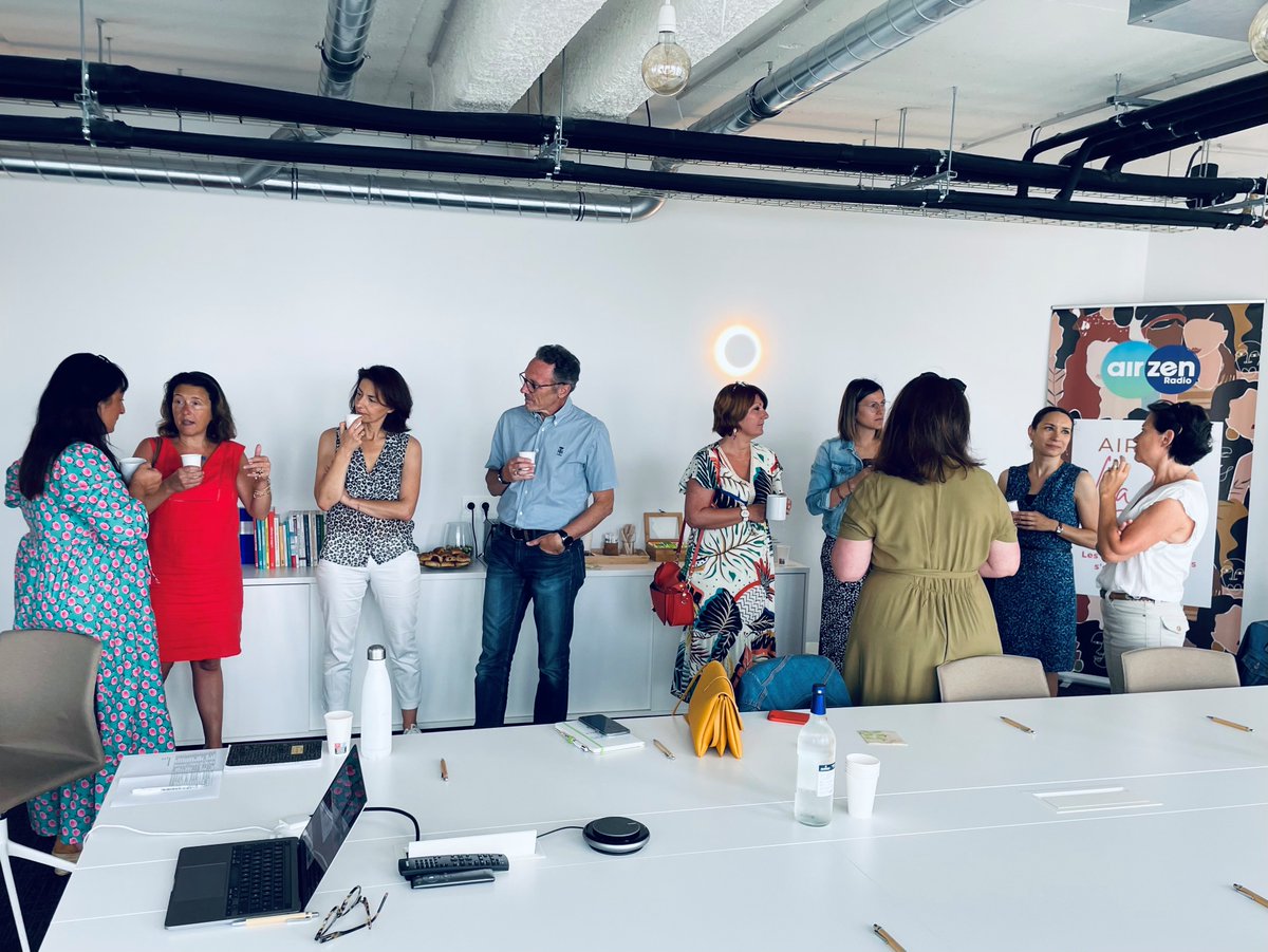 LaetitiaRichez's tweet photo. Ce matin, Club des DirComs & Annonceurs de l'@APACOMaquitaine.
Les 2h passées ensemble ne feront pas baisser la pile d'emails qui nous attend, mais on n'aura pu prendre du recul, trouver un soutien et parfois grandir.
📝 https://t.co/ZIroV56ws5
#APACOM #DirCom #Communication https://t.co/q98bGYd2Ep