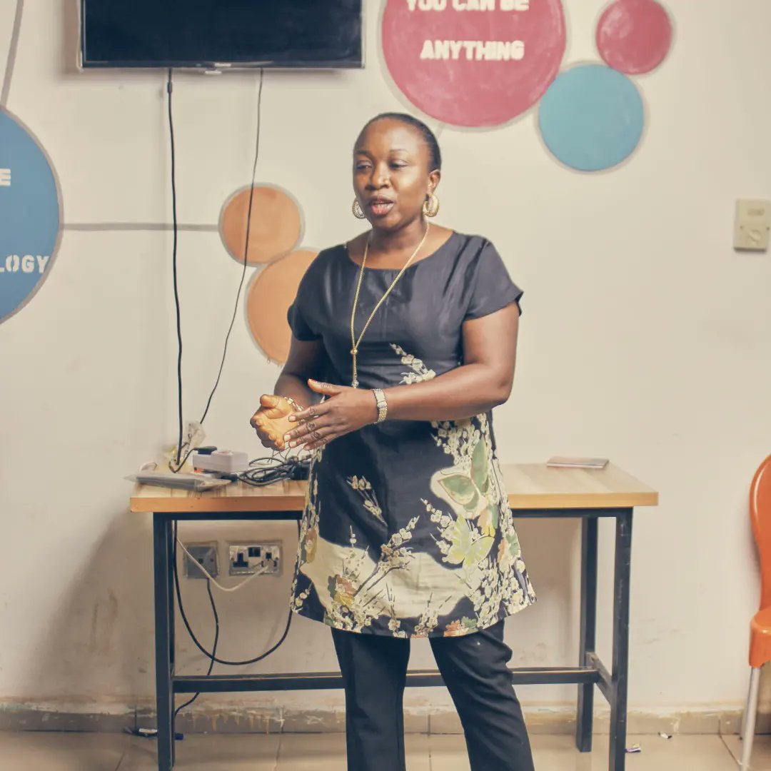 cloud10techhub's tweet image. It was such an honor to have @mammanjabs speak to our champs about the importance of tech&amp;amp; the need to research one&apos;s interests before specializing in Tech.

She explained both code-based &amp;amp; non-code-based tech skills &amp;amp; shared some vital nuggets

Thank you ma&apos;am.
#Cloud10TechHub