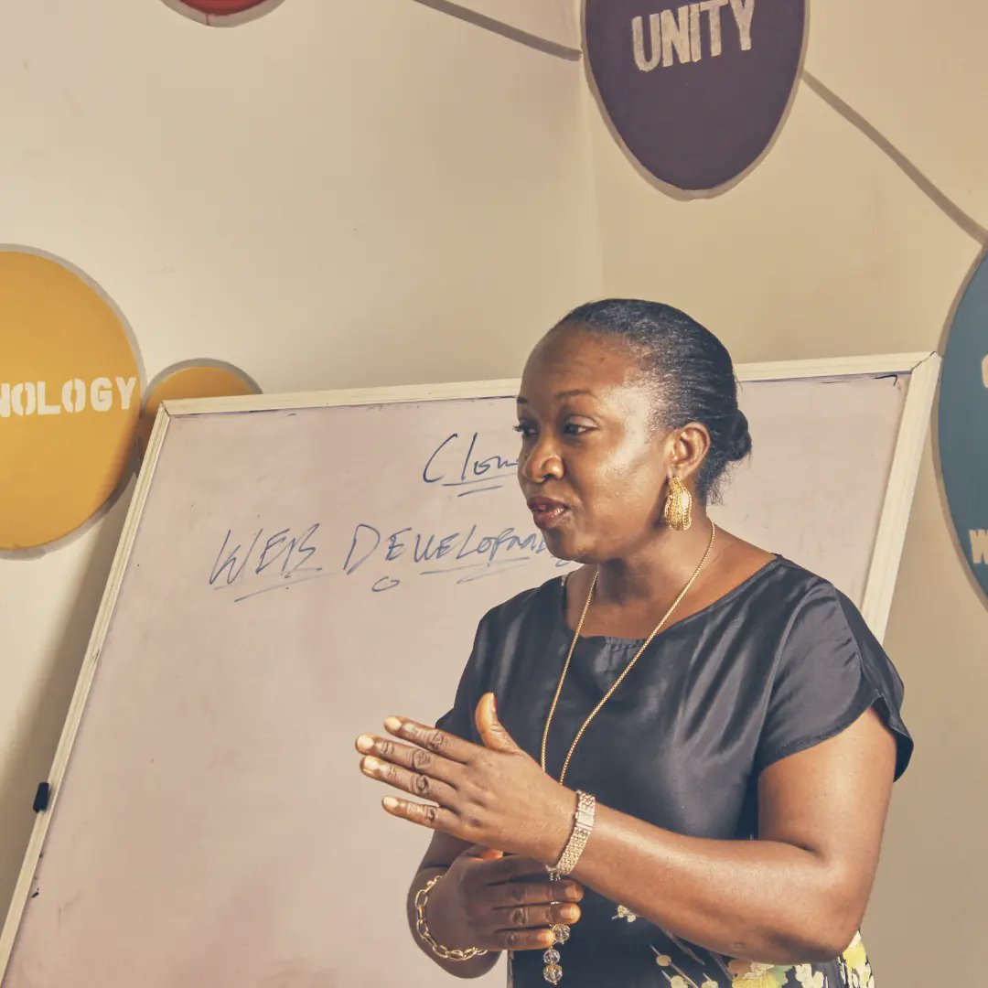 cloud10techhub's tweet image. It was such an honor to have @mammanjabs speak to our champs about the importance of tech&amp;amp; the need to research one&apos;s interests before specializing in Tech.

She explained both code-based &amp;amp; non-code-based tech skills &amp;amp; shared some vital nuggets

Thank you ma&apos;am.
#Cloud10TechHub