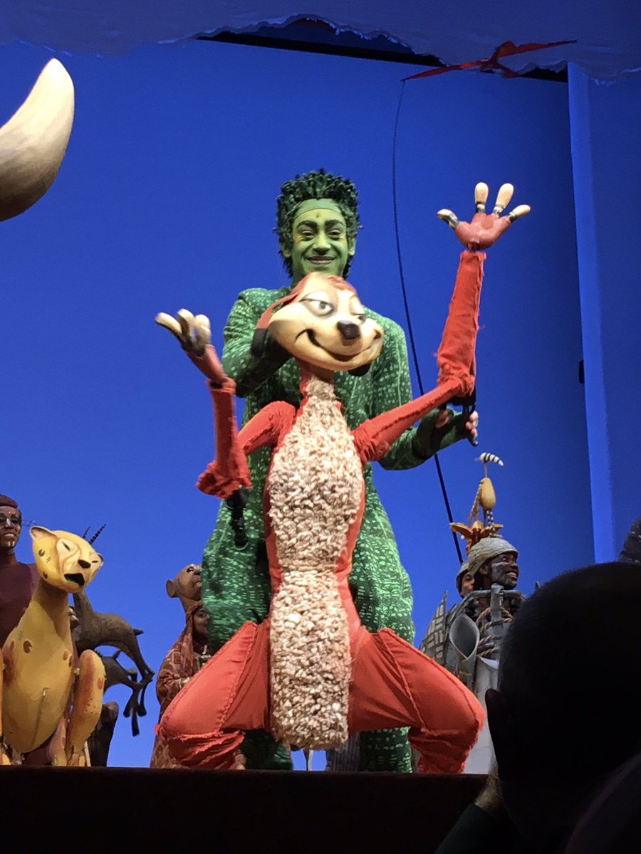 Guiguiii94's tweet image. Magnifique production #LeRoiLion hier à Mogador et plaisir de retrouver le tjs génial Alexandre Faitrouni !

Une troupe entièrement investie, des centaines de beaux costumes mais qualité des tissus imprimés fait cheap (de près), balance audio mal réglée, L’amour brille massacré…