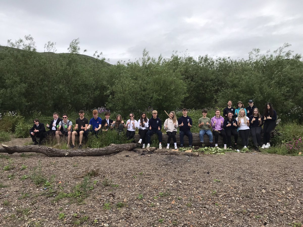 Dollar_Geog's tweet photo. Removing #HimalayanBalsam (a damaging invasive species) from the banks of the #RiverDevon today with @Dollar_CDT ๐ฑ well done to the 40 Form V โvolunteersโ for your efforts ๐๐ https://t.co/J1EL1mtDqt