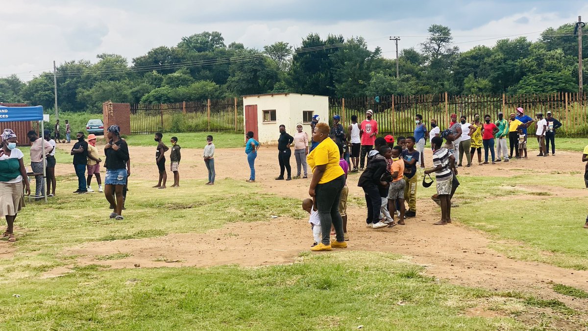 Moabelofarm's tweet photo. Our Youth Day festivities. Listen to the Youth Speak but they won't speak on an empty stomach @FoodForwardSA @Shoprite_SA @ftfa @GautengDED @Moabelofarm #MoabeloFoundation #YouthDay2022 https://t.co/Se5cn9TPUL