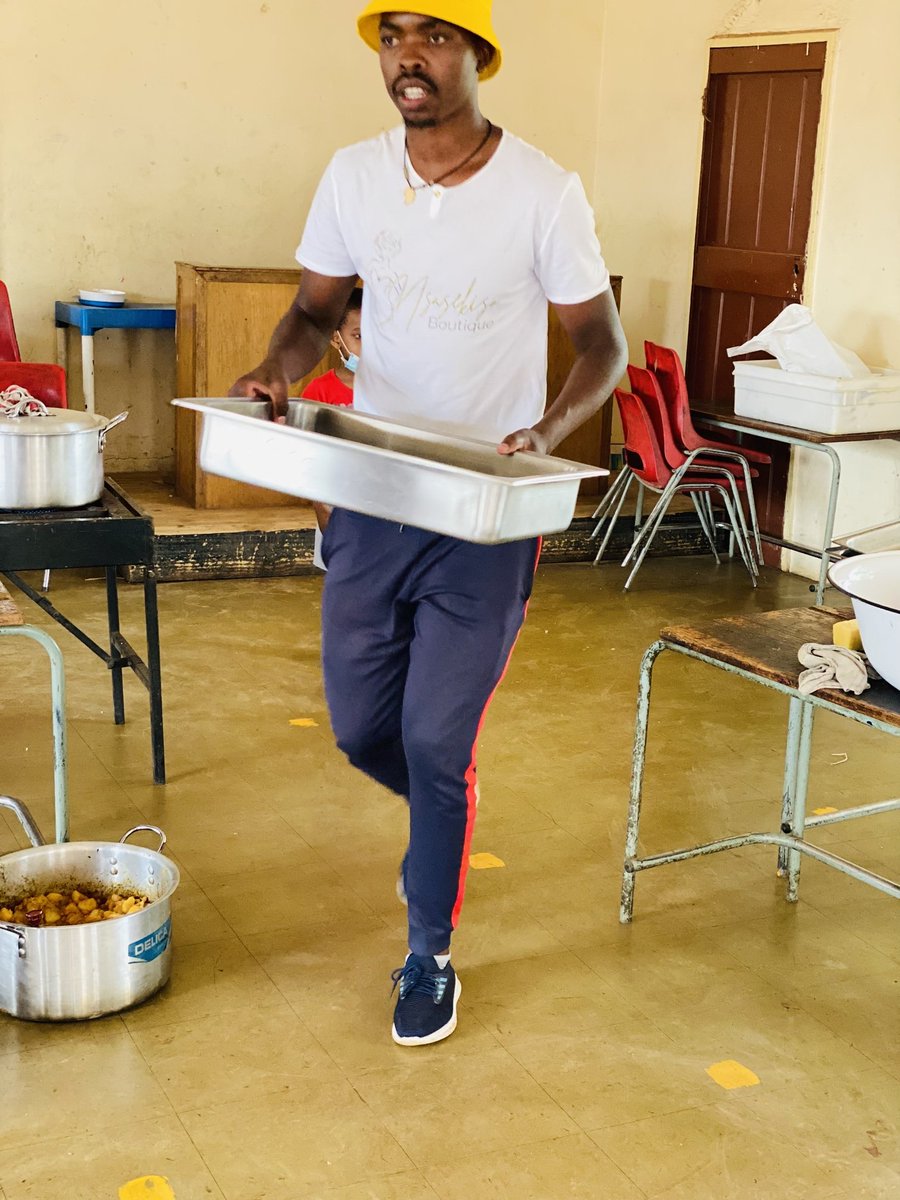 Moabelofarm's tweet photo. Our Youth Day festivities. Listen to the Youth Speak but they won't speak on an empty stomach @FoodForwardSA @Shoprite_SA @ftfa @GautengDED @Moabelofarm #MoabeloFoundation #YouthDay2022 https://t.co/Se5cn9TPUL