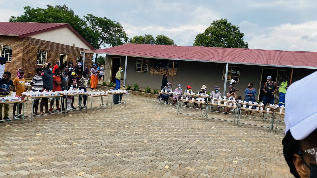 Moabelofarm's tweet photo. Our Youth Day festivities. Listen to the Youth Speak but they won't speak on an empty stomach @FoodForwardSA @Shoprite_SA @ftfa @GautengDED @Moabelofarm #MoabeloFoundation #YouthDay2022 https://t.co/Se5cn9TPUL