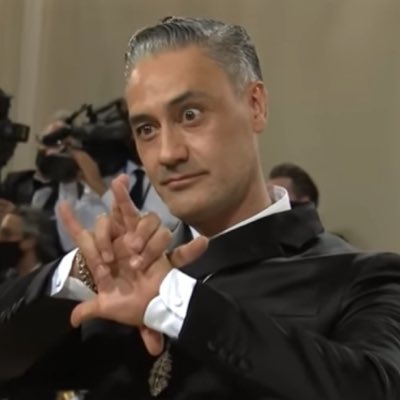 queeraspirates's tweet image. does anyone else just randomly do the “hex upon ye” hand symbol after watching ofmd, like just walking around your house bored… I can’t stop